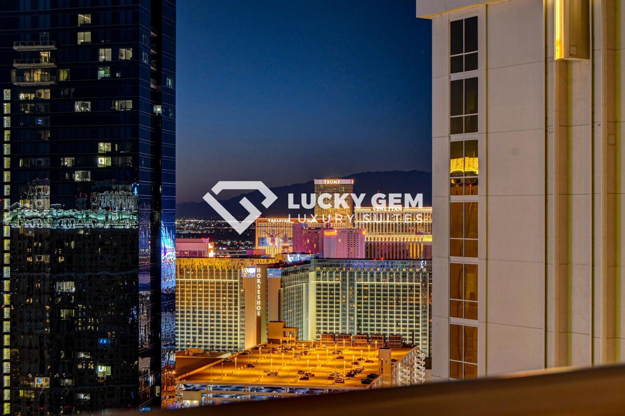 Lucky Gem Penthouse & Luxury Suites At Signature Resort, Balcony Strip View 3505 라스베이거스 외부 사진