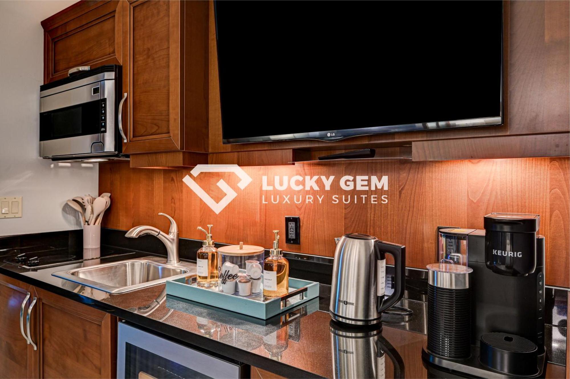 Lucky Gem Penthouse & Luxury Suites At Signature Resort, Balcony Strip View 3505 라스베이거스 외부 사진