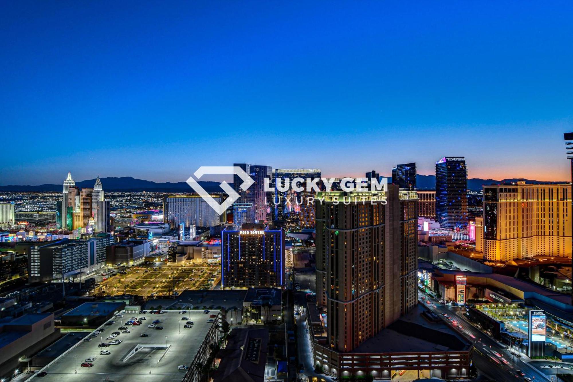 Lucky Gem Penthouse & Luxury Suites At Signature Resort, Balcony Strip View 3505 라스베이거스 외부 사진