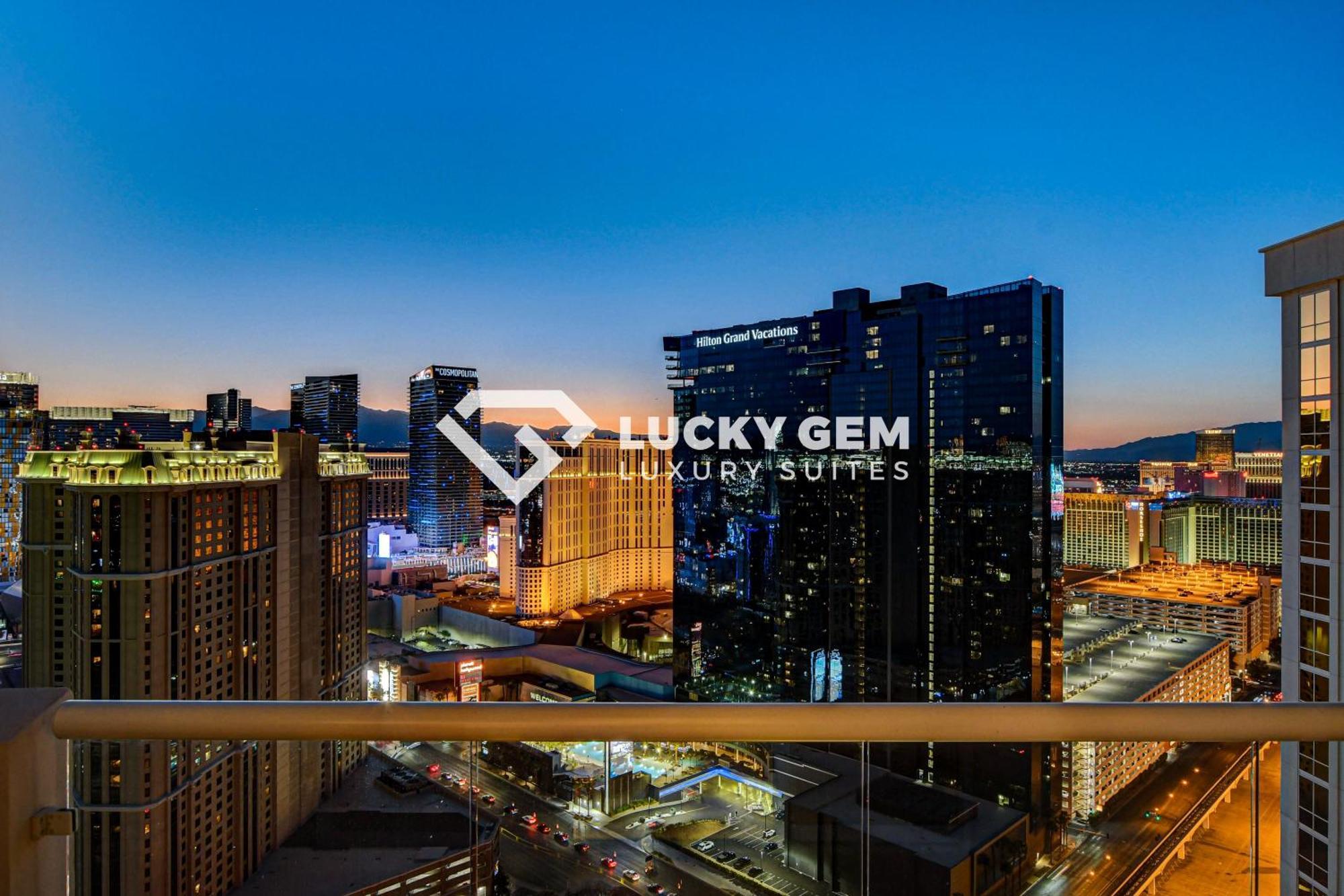 Lucky Gem Penthouse & Luxury Suites At Signature Resort, Balcony Strip View 3505 라스베이거스 외부 사진