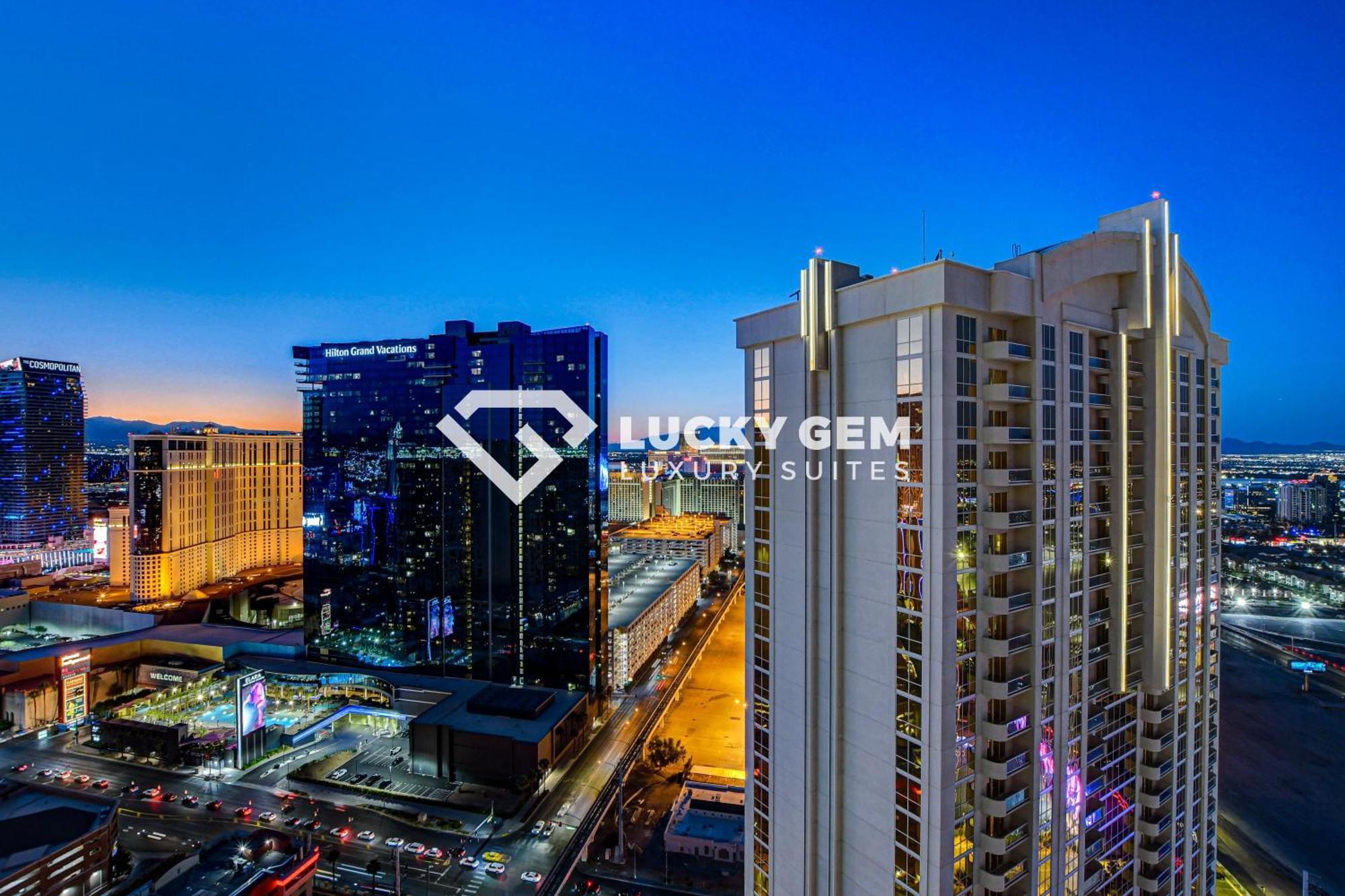 Lucky Gem Penthouse & Luxury Suites At Signature Resort, Balcony Strip View 3505 라스베이거스 외부 사진